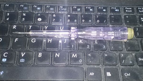 使用测电笔时.人体氖管电阻不计大约有多少电