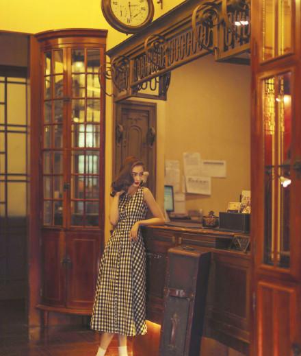 娜扎最新复古大片杠上杨颖,东方赫本和民国学