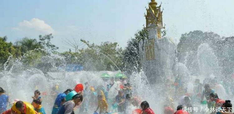 世界最热闹的节日中国人泼水,印度人泼粪,网友