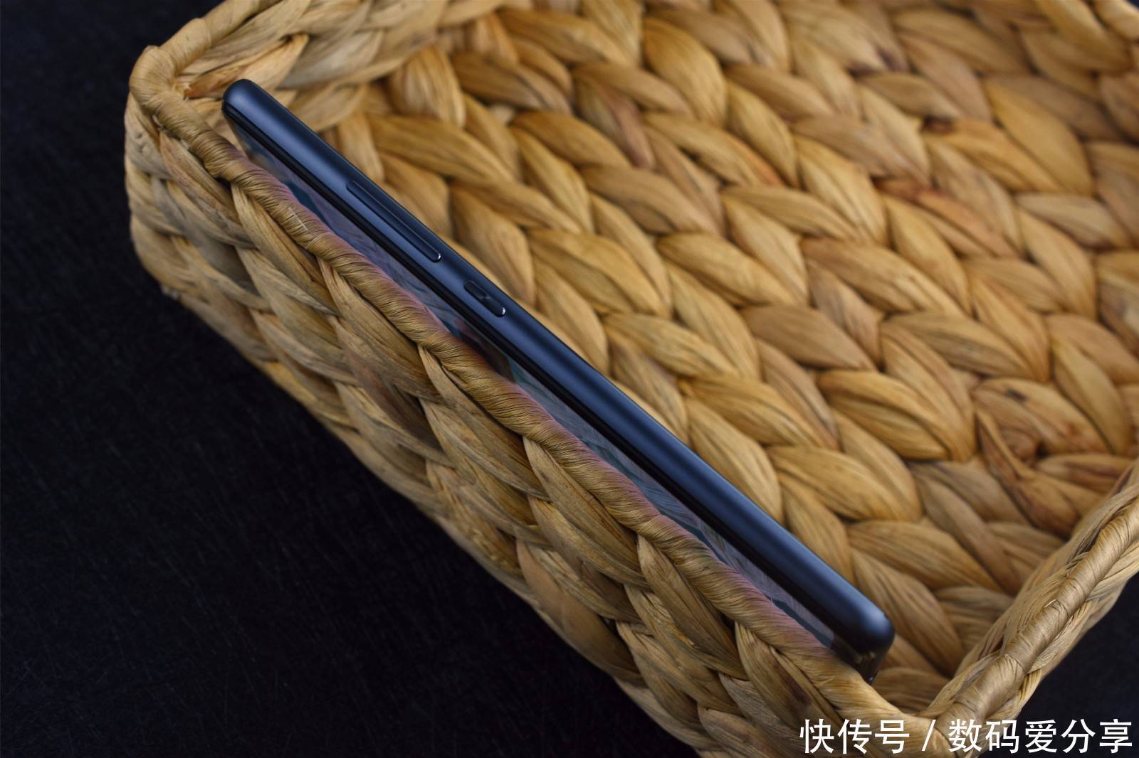 小米新机, 今日首卖! 售价1799起, 首发骁龙710