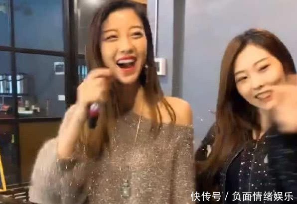 美女穿“光腿裤”逛街,无意间成网络红人,腿被网友称标准火腿