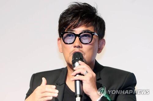 韩歌手李承哲否认与崔顺实有瓜葛 称素未谋面