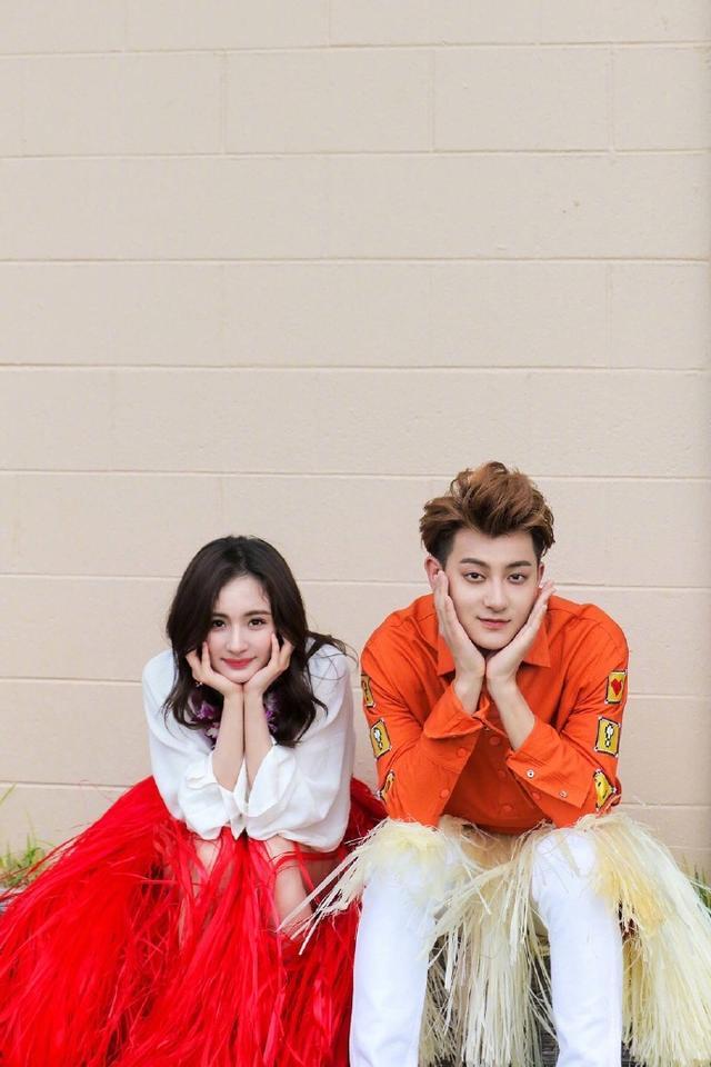 《谈判官》剧照来袭,杨幂黄子韬造型超甜蜜,C