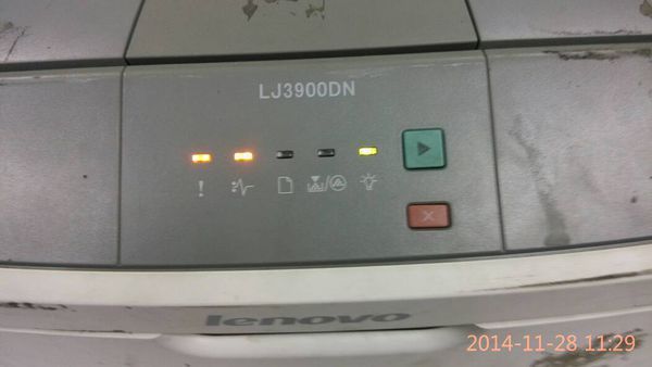 联想lj3900dn打印机开机不预热,亮叹号灯和缺粉