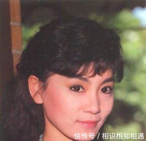 女星年轻时的照片,倪萍宋丹丹清纯动人,容嬷嬷