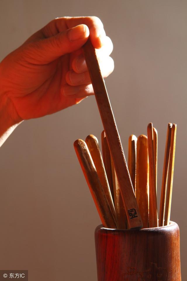 婆婆拿偷我的钱买衣服,我心生恼怒,算命的却说:你有个好婆婆