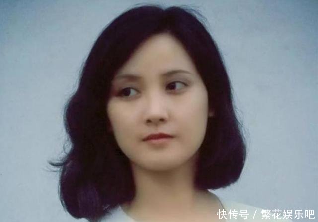 张国立妻子邓婕,时隔多年再度出镜,肤白笑容甜