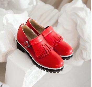 20岁的女生这个季节应该穿什么鞋子_360问答