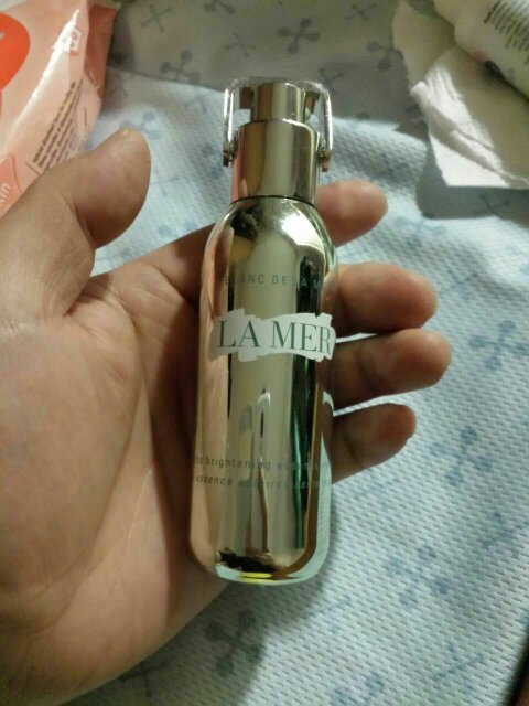 这瓶lamer精华液,没有包装盒,卖一千五人民币,