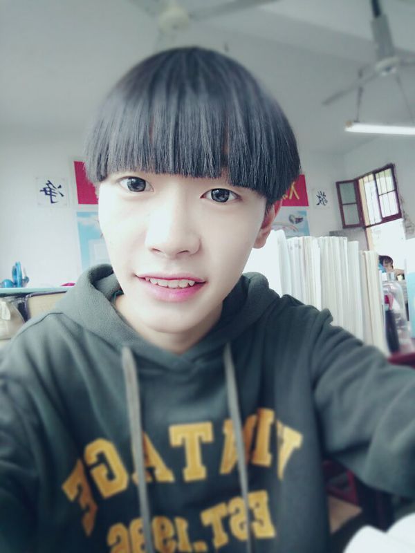 17岁男生剪什么发型好看?_360问答