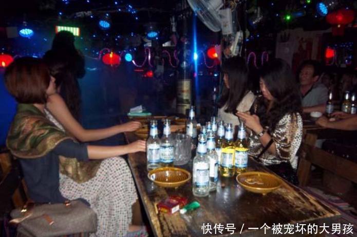 女学生早恋被家长发现，和男友夜不归宿，女生：疼到走不了路