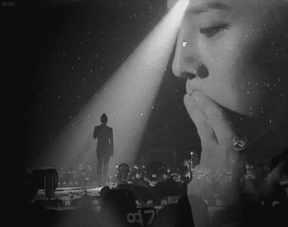 日前,权志龙ins小号评论了iu李智恩,评论的内容翻译过来的意思是:我