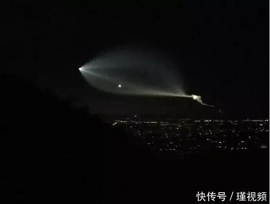 火箭发射为何会有螺旋状的烟云，像UFO？