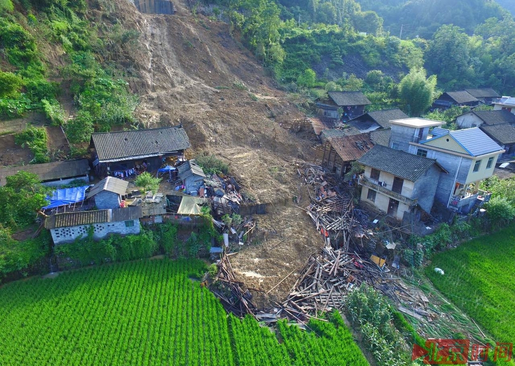 持续强降雨导致湖南省湘西州古丈县默戎镇等多处发生山洪灾害和山体