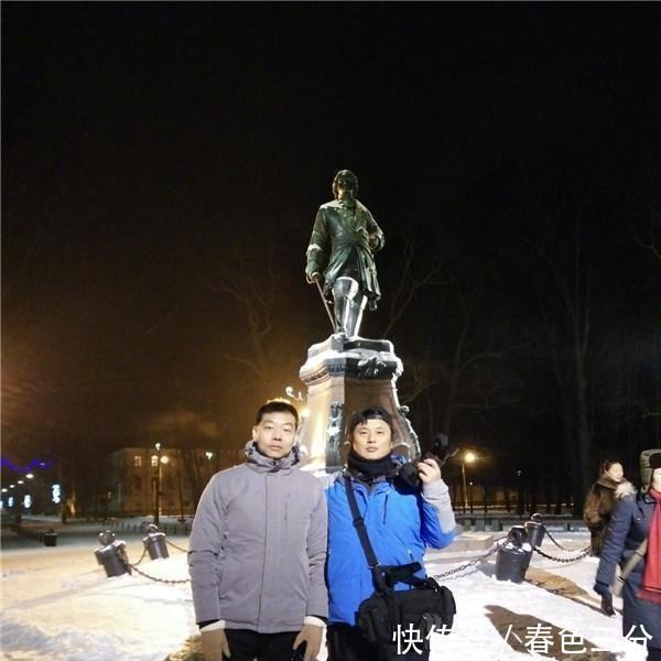 中国旅行团俄罗斯遇袭 俩山东大汉打跑劫匪!返