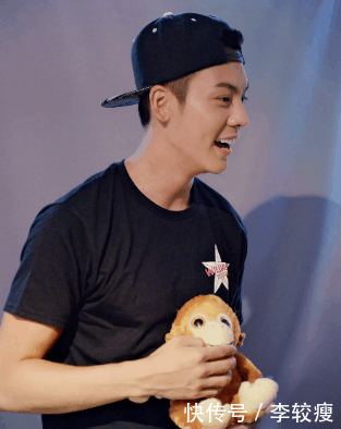 在一起了! 陈伟霆发文公开恋情: 用尽一生遇见