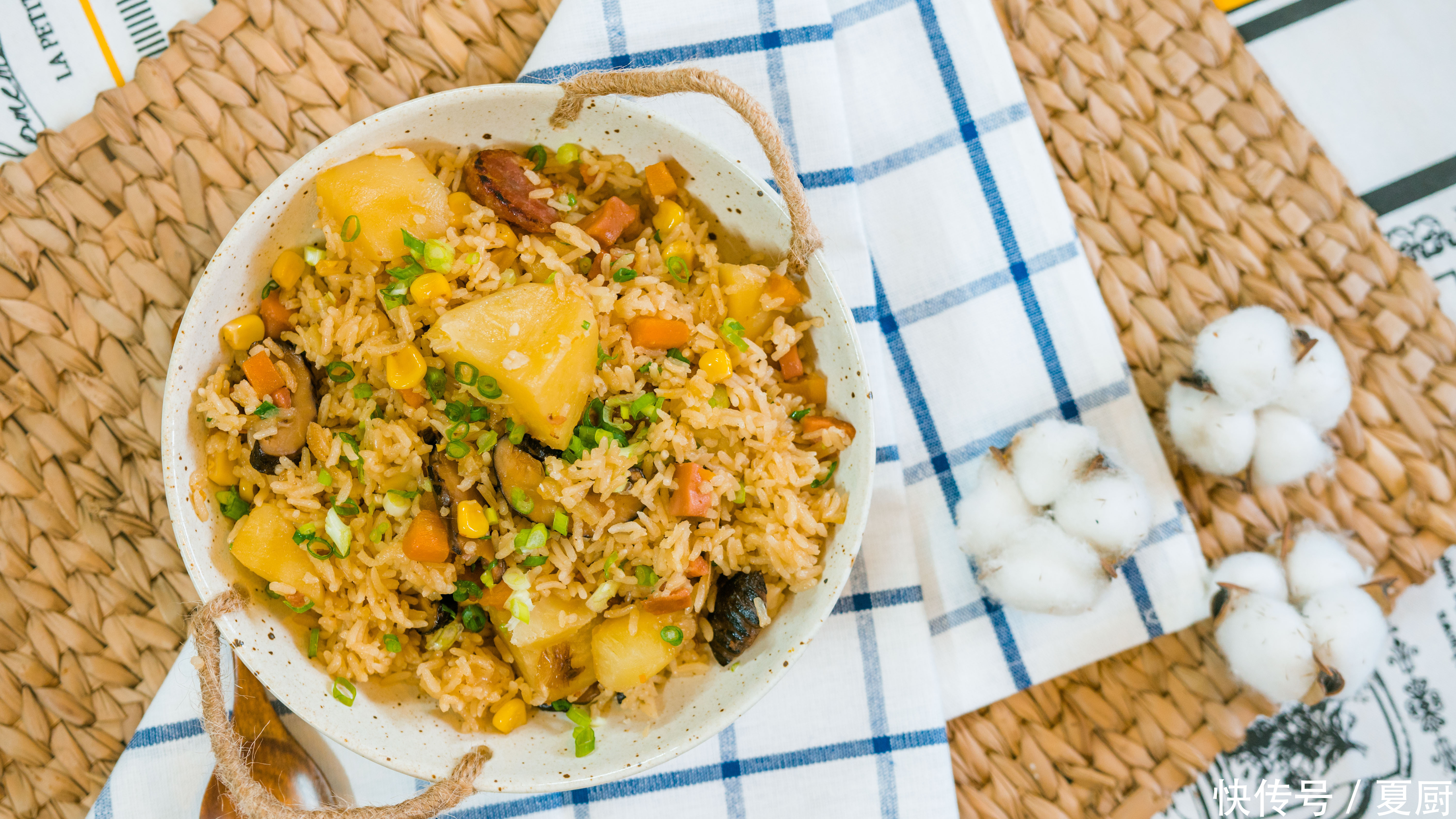 香菇腊肠土豆焖饭,一个电饭锅就能搞定