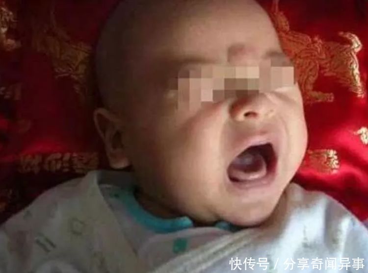 婴儿一到晚上就哭闹不止,宝妈感觉不对劲,看到