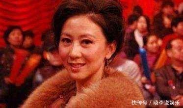 71岁李保田全家照,女儿跟妈妈姓,儿媳美艳,曾被