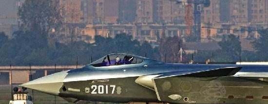 央视首次证实歼-20进入空军服役 产业链迎爆发