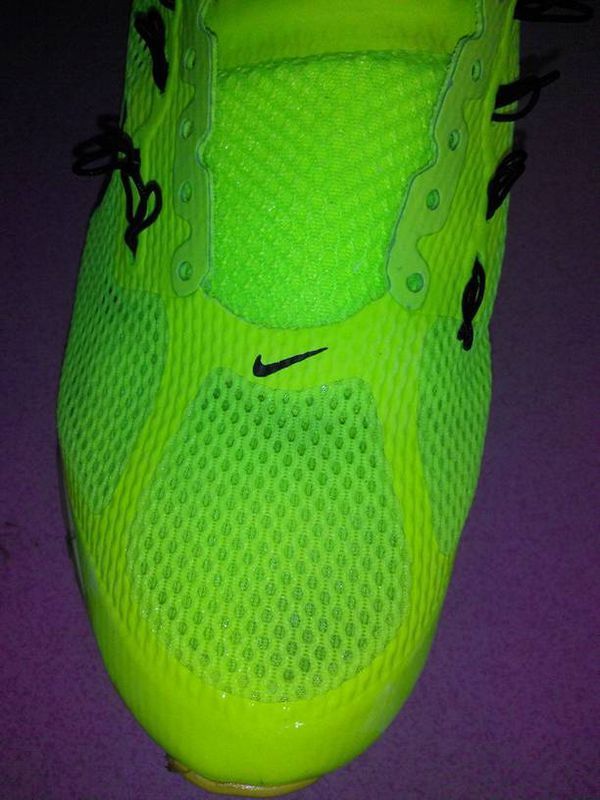 荧光绿耐克2013气垫鞋怎么保持光泽,鞋子上的