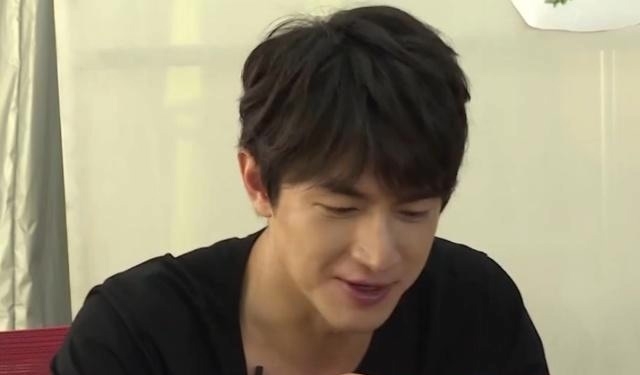 林更新快本后台吃虾,方式遭吐槽,林狗:我花钱买