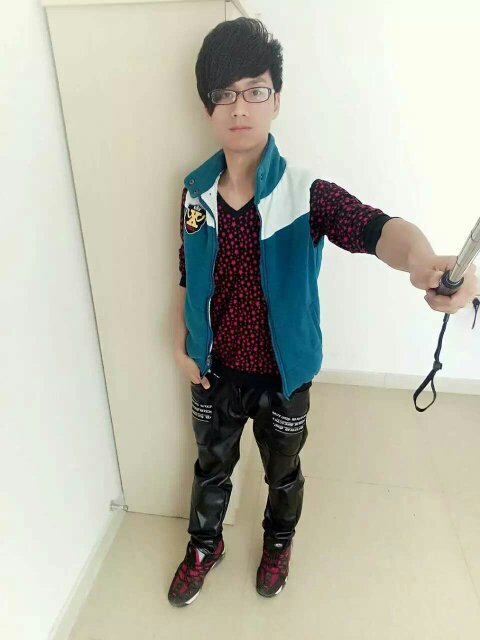 本人男,今年31,今年回家发现妻子有外遇,起诉离