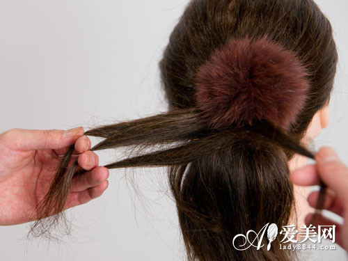 <em>编头发花样</em>图解编发点缀时尚发型_360问答