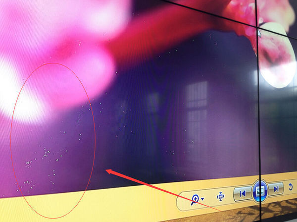 电脑输出的HDMI信号到2x2拼接屏上,通过1分4