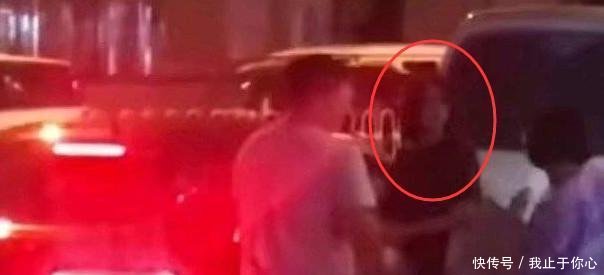 张恒接郑爽下班, 细节看出他比郑爽更主动, 比张