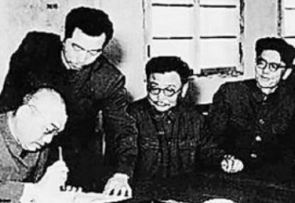 这个人救了周恩来和陈赓的性命，却是毛主席的大特务！是谁呢?