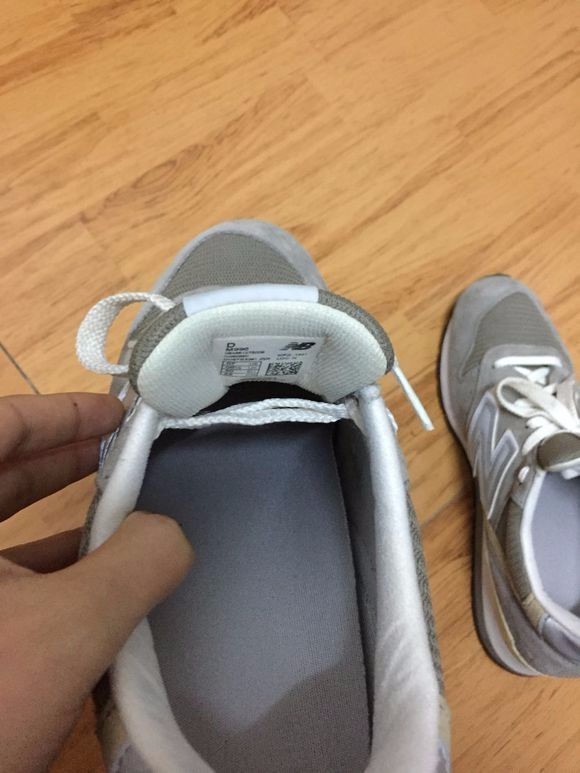 教大家怎么固定鞋舌,防止鞋舌跑偏_360问答