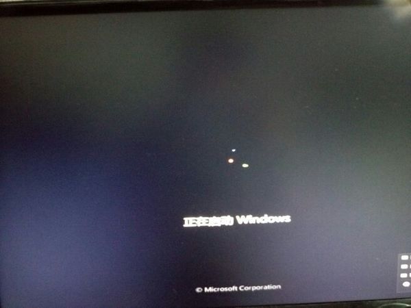 电脑开启只有黑屏只有鼠标箭头 怎么办了 求大