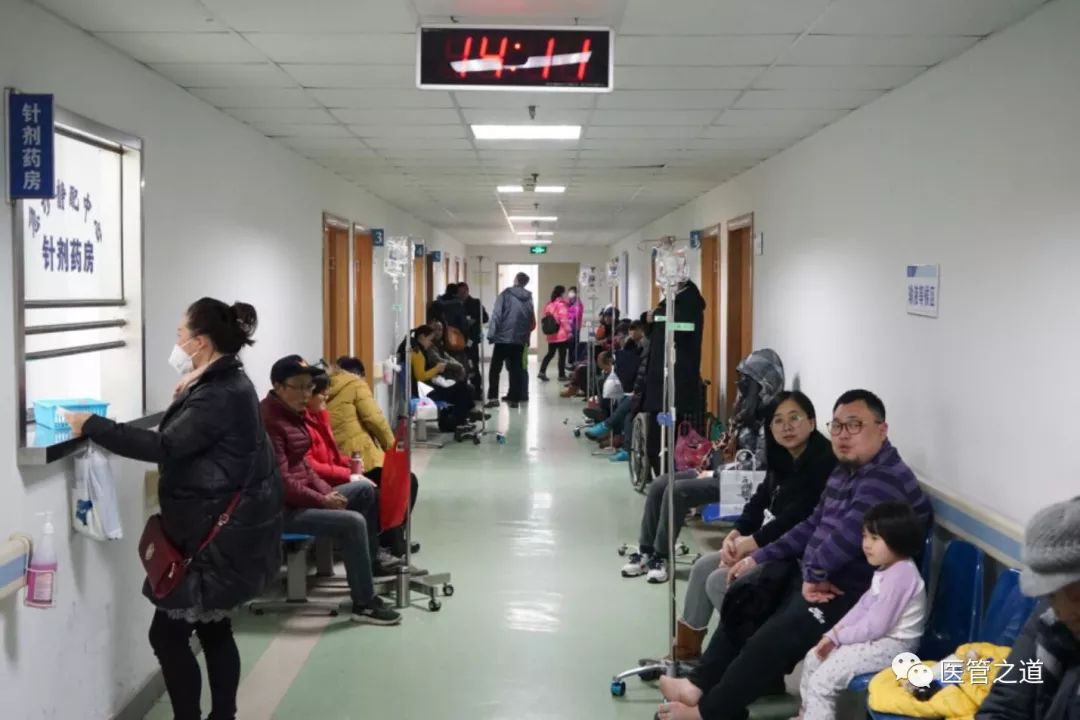 除夕 白衣天使为健康\"守岁\"