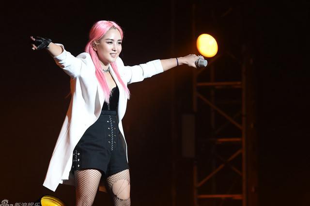 张靓颖何洁都结婚了,为何李宇春周笔畅从无绯闻