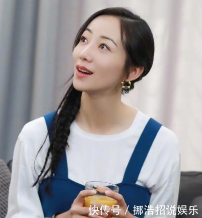 韩雪近4000元白鞋被踩,下意识动作让人吃惊,网