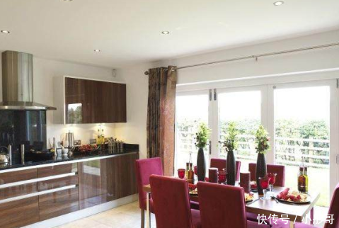 女友过世两年,每天都能收到她的短信,去了一趟