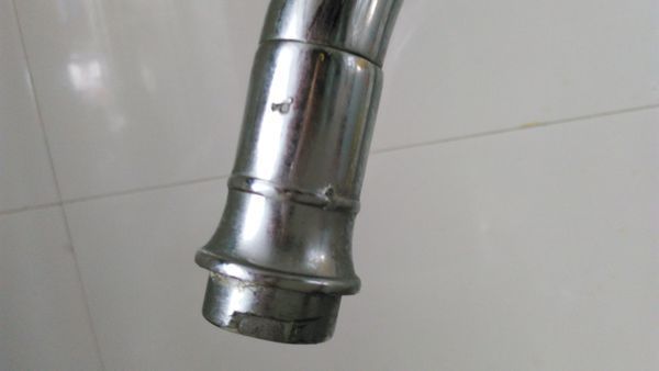 准备在洗菜池水龙头上安个净水器,需要把水龙