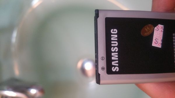 三星NOTE4电池辨别真伪~ 在朋友那里买了一