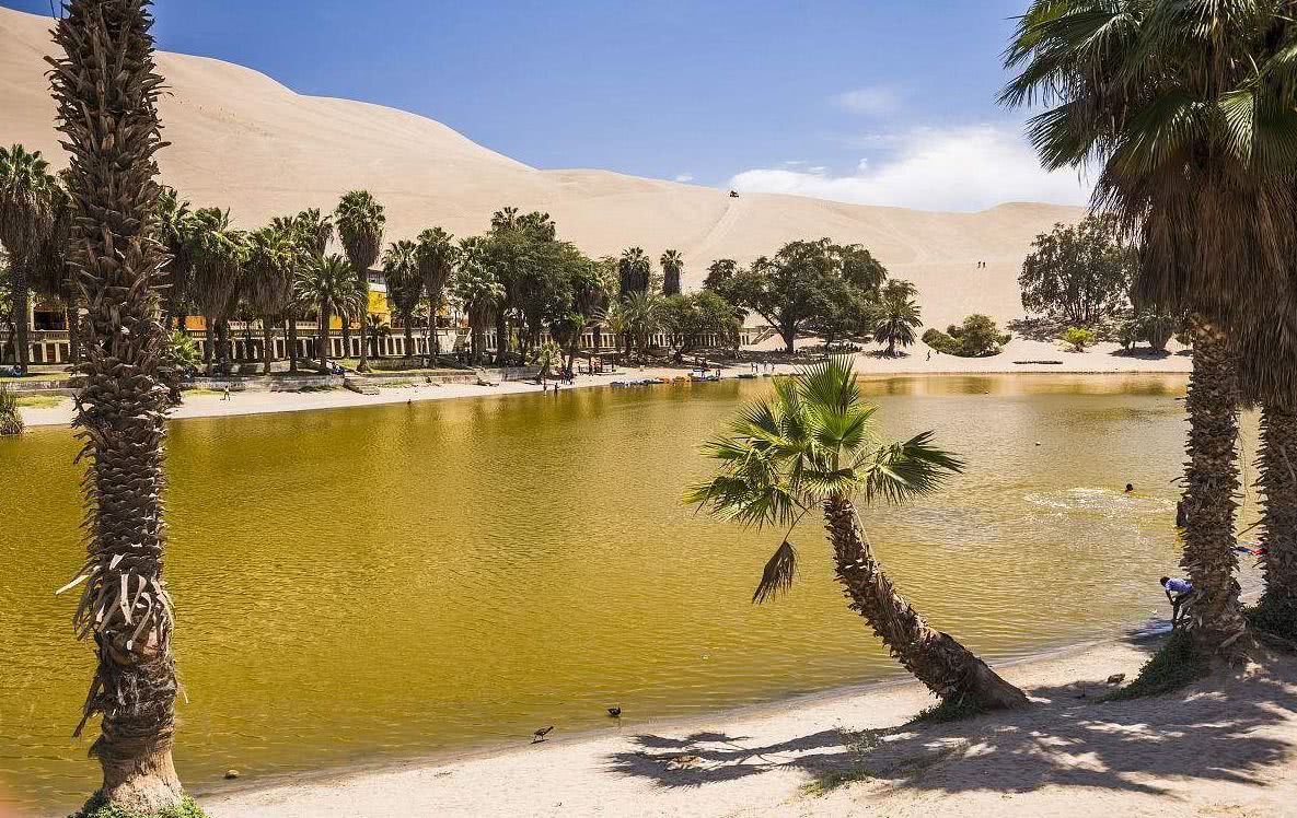 沙漠中这个绿洲村落，美的像海市蜃楼，湖水还能治病