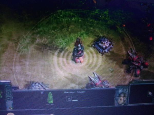 网上看到的一个视频是星际争霸2人族演示视频