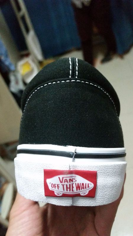 求大神鉴定一下,这款一脚蹬vans,鞋底钢印是H