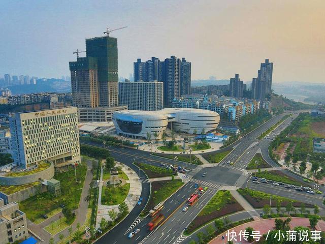 中国最“奇葩”的一座城市,人口破百万却没火车站