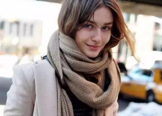 冬季出镜率最高配饰围巾--哪种颜色最百搭,最体