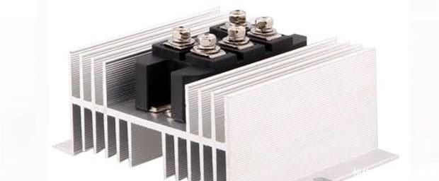 小型电动三轮车