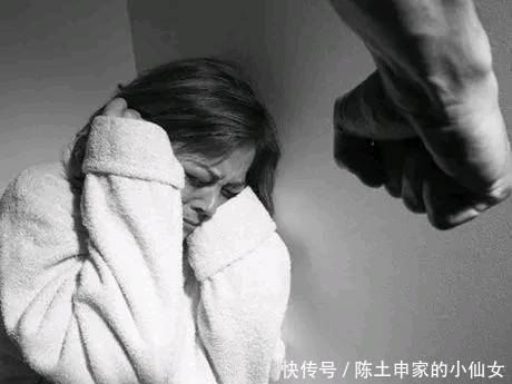 我和老公出钱盖房,婆婆要求房产证加侄子名字