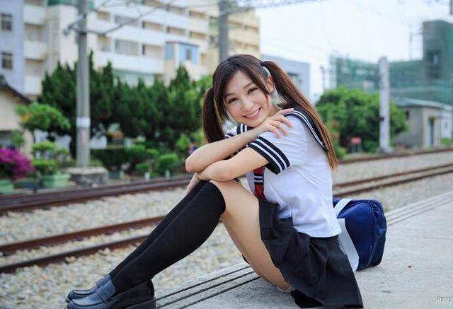 同学结婚我送三百，我结婚微信通知他，婚礼那天再次提醒他时愣了