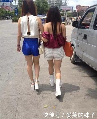 就这样开着车跟了两公里,离合都快踩坏了,竟然