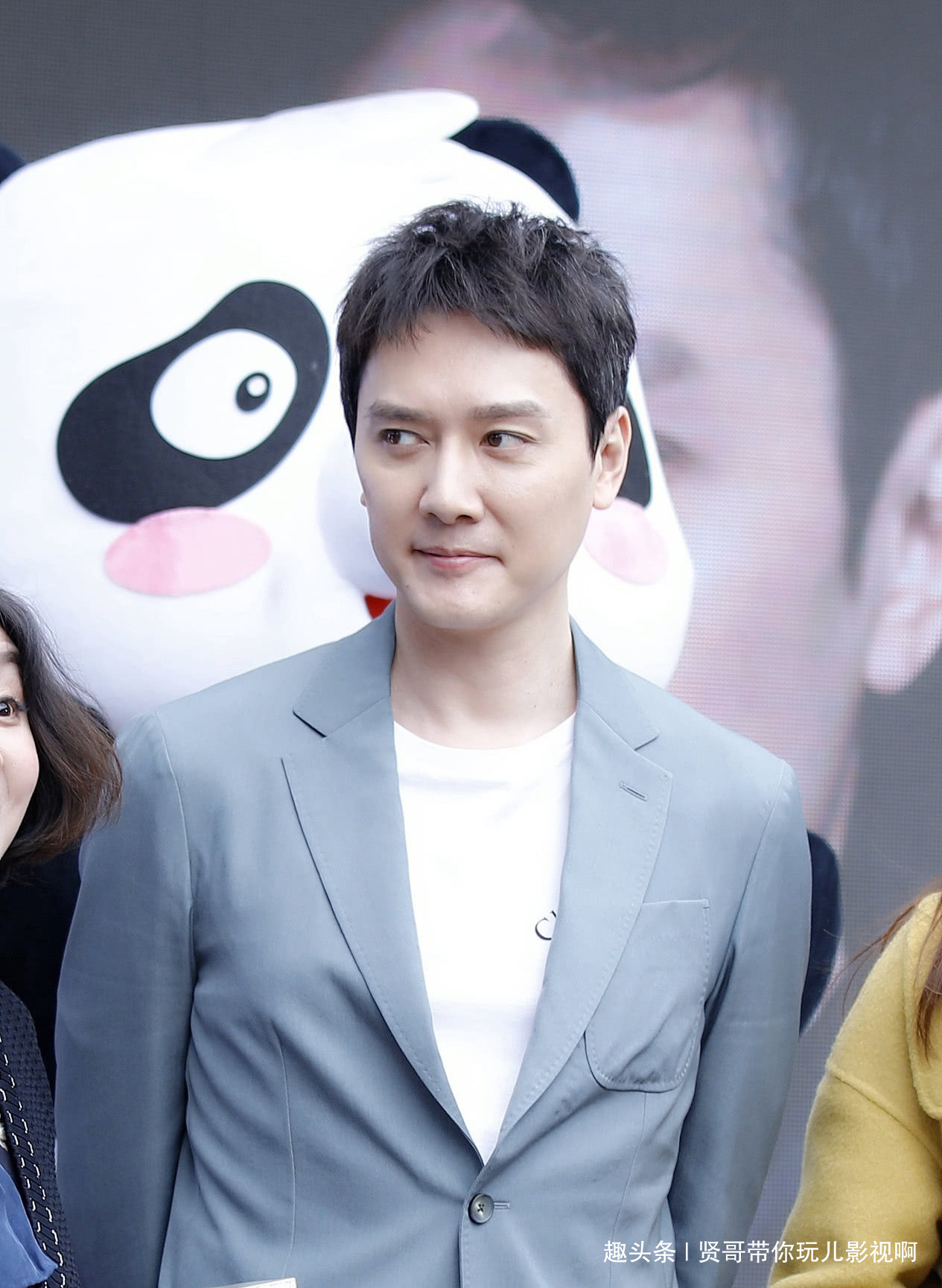 赵丽颖被爆产后抑郁,冯绍峰喂奶动作不温柔她