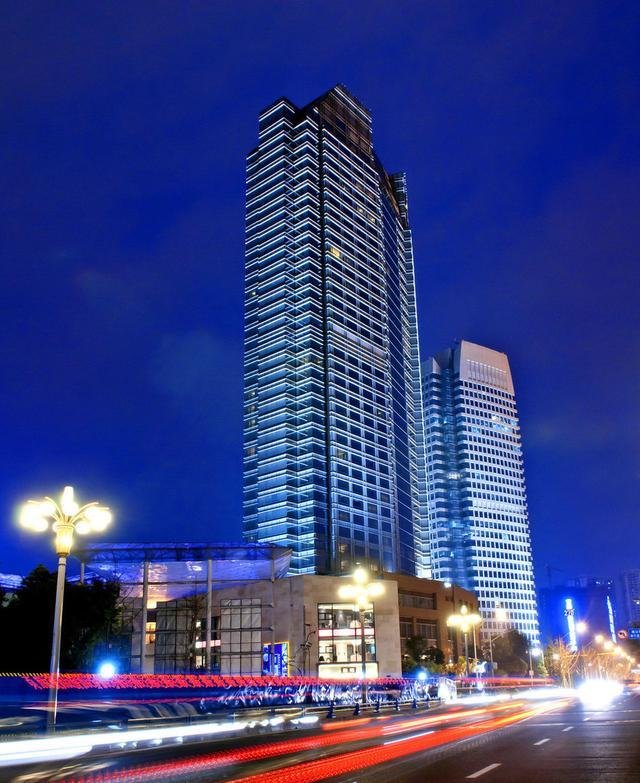 金龙鱼的幕后老板, 曾为亚洲糖王, 是北京最大